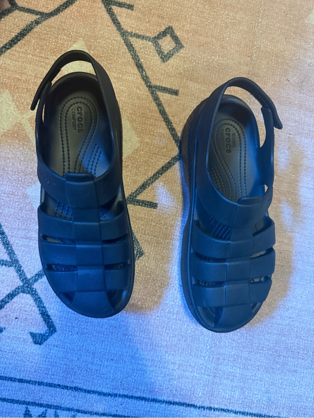 Crocs adult women 9 stomp Classic Black Fisherman Sandals
